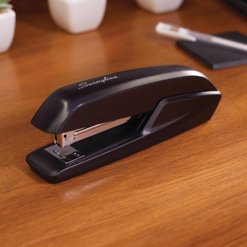 Swingline طقم قيمة من آلة التثبيت سوينغلاين، سعة 20 ورقة، خالية من الانسداد، تشمل آلة التثبيت، 1250 دبابيس ومزيل دبابيس، أسود (54567) - Image 2